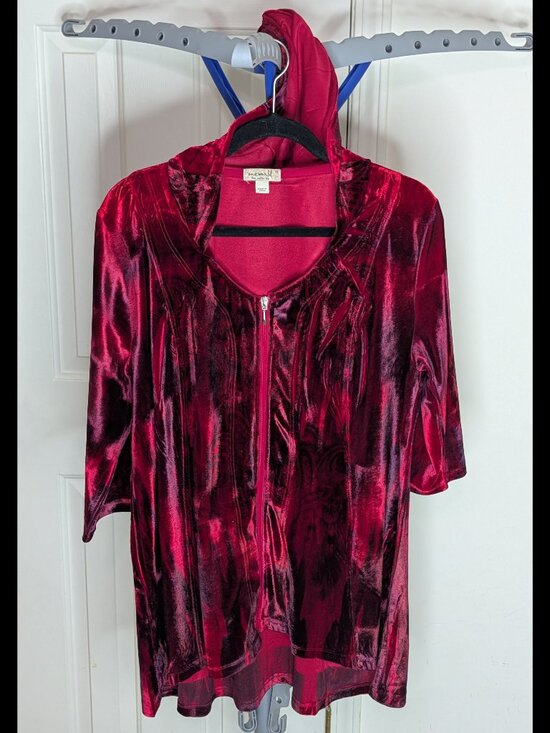 ONE WORLD Tops - Wow ONEWORLD 1X Scarlet Red & Maroon STARAC Zip-Up Hoodie Sweatshirt